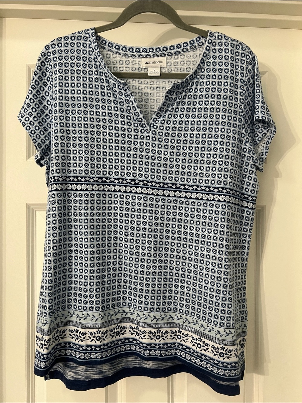 Liz Claiborne Ladies Blue and White Printed Short-Sleeve V-Neck Top - Size Large